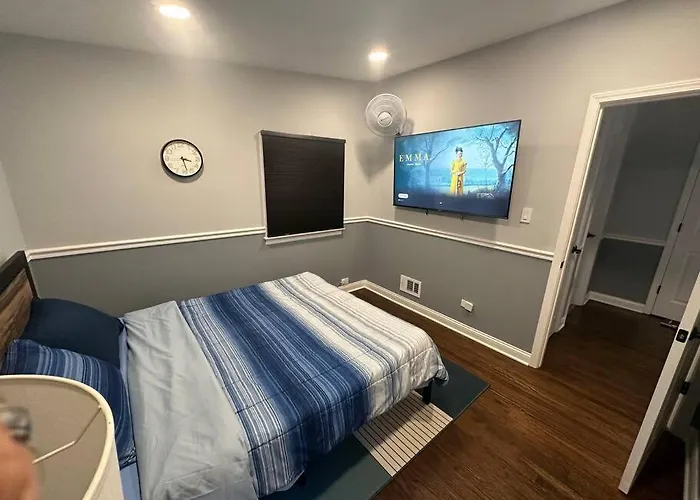 House In The Park 5 Min From O'hare Holiday home *
